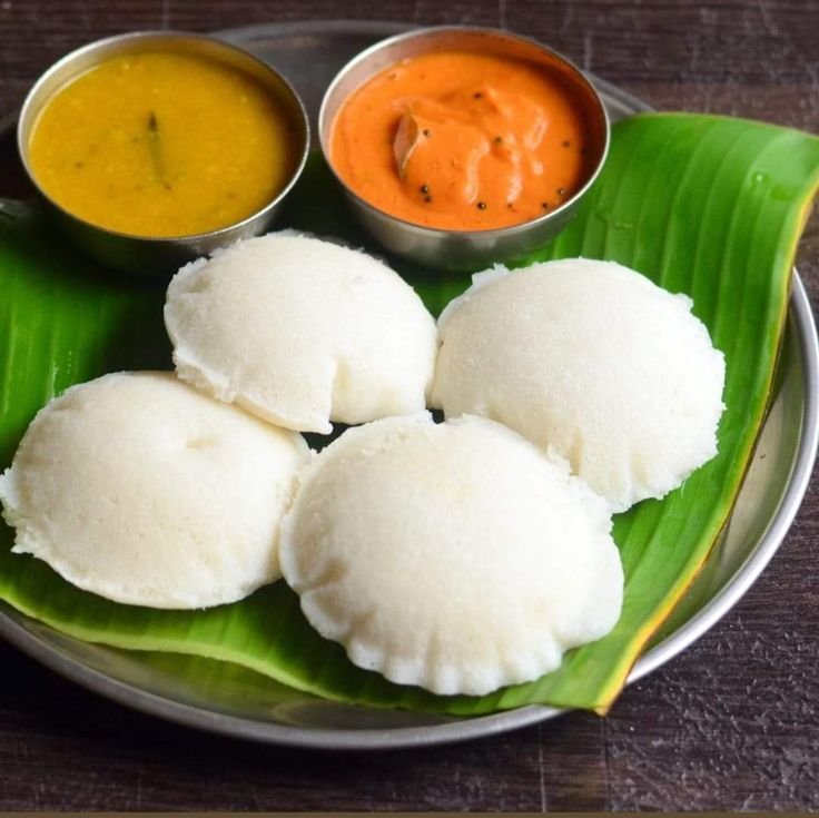 Perfect Morning Delight: Soft Steamed Idlis with Spicy Chutneys